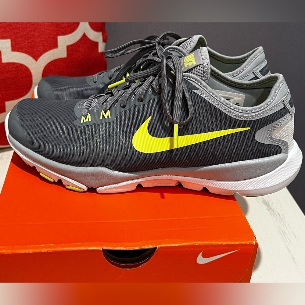 Like New: Nike Flex Supreme TR 4 Running Sneakers, Women’s Size 9.5 - Picture 1 of 8